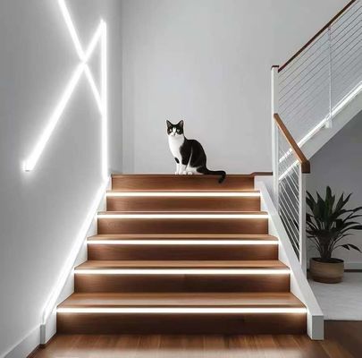 16.5FT / 5 Mètre Système de canaux LED en silicone sans tache Tube flexible en retrait avec couverture blanche laiteuse Tracé plus large Pour 12 mm LED étanche à l'eau Lumière à bande USC7 WW